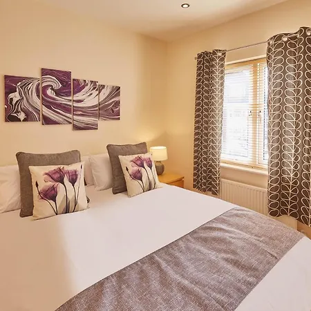 Host & - The Scuttlebutt Townhouse Whitby