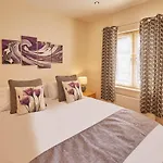 Host & - The Scuttlebutt Townhouse Whitby